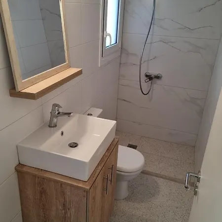 New House In Pireas Port